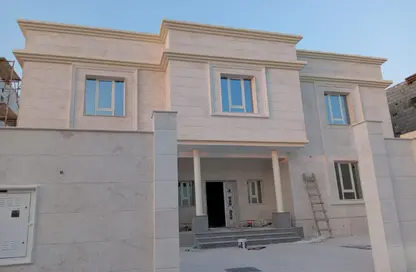 فيلا - 8 غرف نوم - 6 حمامات للبيع في أم صلال علي - أم صلال على - الدوحة