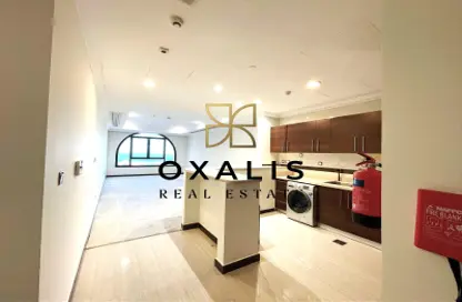 شقة - 2 غرف نوم - 3 حمامات للايجار في طريق بورتو الشرقي - بورتو أرابيا - جزيرة اللؤلؤة - الدوحة