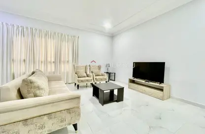 Apartment - 2 Bedrooms - 3 Bathrooms for rent in Omar Bin Abdul Aziz Street - Madinat Khalifa - Doha