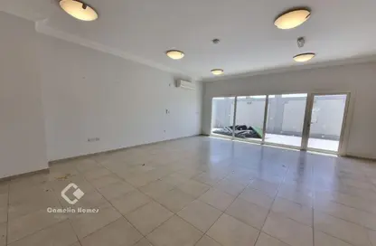Compound - 5 Bedrooms - 6 Bathrooms for rent in Umm Al Seneem Street - Ain Khaled - Doha