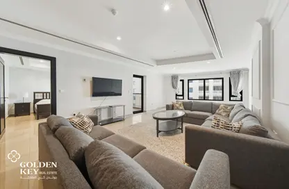 Apartment - 1 Bedroom - 2 Bathrooms for rent in West Porto Drive - Porto Arabia - The Pearl Island - Doha