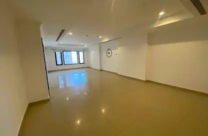 Apartment - 1 Bedroom - 2 Bathrooms for rent in East Porto Drive - Porto Arabia - The Pearl Island - Doha
