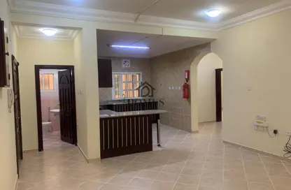 Apartment - 2 Bedrooms - 3 Bathrooms for rent in Tadmur Street - Old Airport Road - Doha