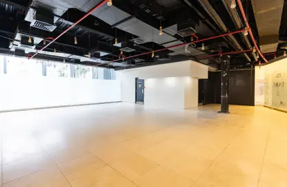 Shop - Studio - 2 Bathrooms for rent in Al Shatt Street - West Bay - Doha