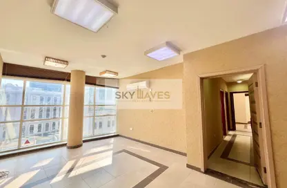 Office Space - Studio - 2 Bathrooms for rent in Anas Street - Fereej Bin Mahmoud North - Fereej Bin Mahmoud - Doha