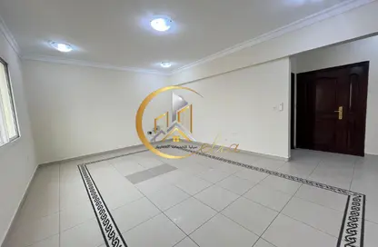 Apartment - 3 Bedrooms - 2 Bathrooms for rent in Anas Street - Fereej Bin Mahmoud North - Fereej Bin Mahmoud - Doha