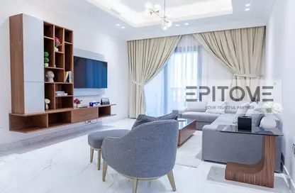 Apartment - 2 Bedrooms - 3 Bathrooms for rent in Floresta Gardens - The Pearl Island - Doha