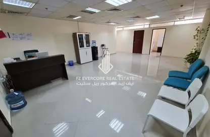 مساحات مكتبية - استوديو - 4 حمامات للايجار في فريج عبد العزيز - فريج عبد العزيز - الدوحة