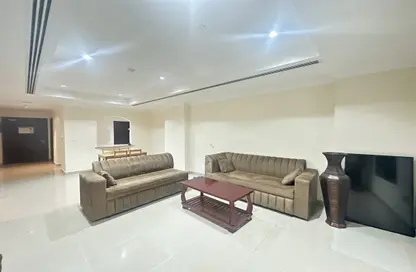 Apartment - 1 Bedroom - 2 Bathrooms for rent in West Porto Drive - Porto Arabia - The Pearl Island - Doha