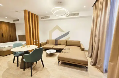 Apartment - 1 Bedroom - 1 Bathroom for rent in Ramada Commercial Building - Al Rawabi Street - Al Muntazah - Doha