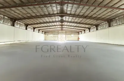 Warehouse - Studio - 3 Bathrooms for rent in Industrial Area 4 - Industrial Area - Industrial Area - Doha