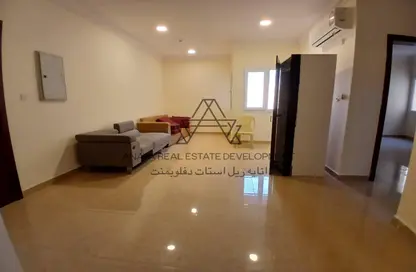شقة - غرفة نوم - 2 حمامات للايجار في ام غوالينا تجارية - ام غويلينا - أم غويلينا - الدوحة