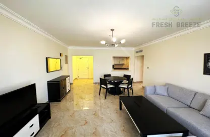 Living / Dining Room image for: Apartment - 1 Bedroom - 1 Bathroom for rent in Umm Ghuwailina - Doha, Image 1