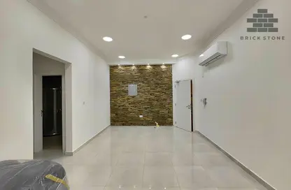 Apartment - 2 Bedrooms - 2 Bathrooms for rent in Al Mansoura - Al Mansoura - Doha