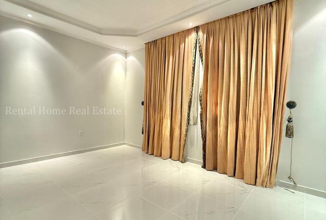 992684 - Property Image 2