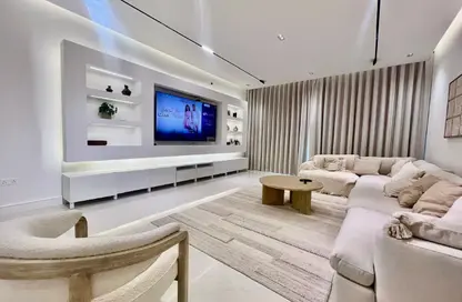 Townhouse - 2 Bedrooms - 2 Bathrooms for rent in Viva West - Viva Bahriyah - The Pearl Island - Doha