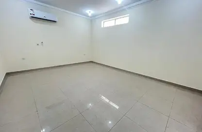 شقة - 2 غرف نوم - 2 حمامات للايجار في مدينة خليفة جنوب - مدينة خليفة - الدوحة