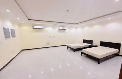 Apartment - Studio - 3 Bathrooms for rent in Al Mansoura - Doha