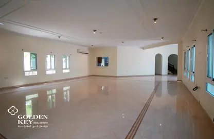 Villa - 3 Bedrooms - 5 Bathrooms for rent in South Gate - West Bay Lagoon - Doha