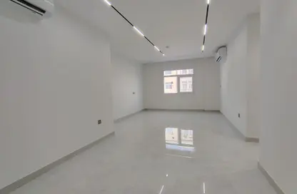 Apartment - 2 Bedrooms - 3 Bathrooms for rent in Madinat Khalifa South - Madinat Khalifa - Doha