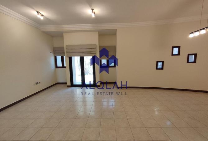 984301 - Property Image 2