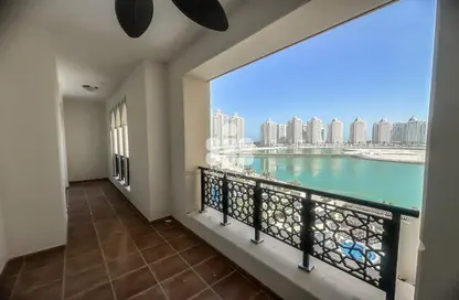 صورة لـ شرفة شقة - غرفة نوم - 2 حمامات للايجار في فيفا غرب - فيفا بحرية - جزيرة اللؤلؤة - الدوحة ، صورة رقم 1
