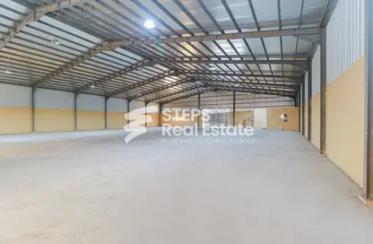 Warehouse - Studio - 1 Bathroom for rent in Jerry Al Samur - Birkat Al Awamer - Al Wakra