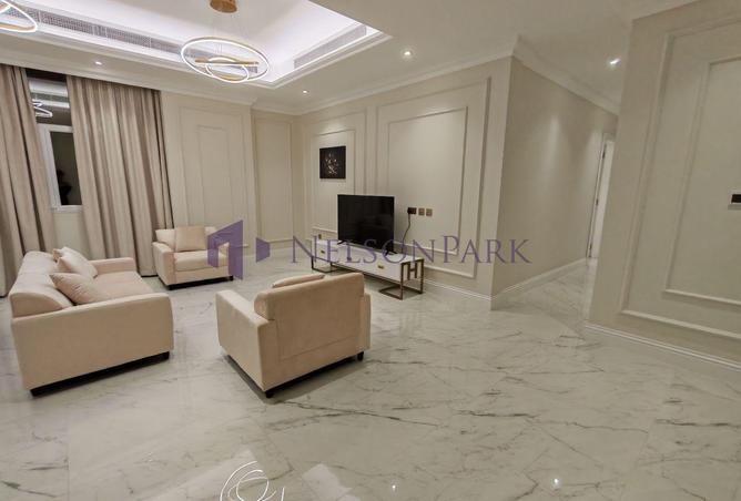 983762 - Property Image 2