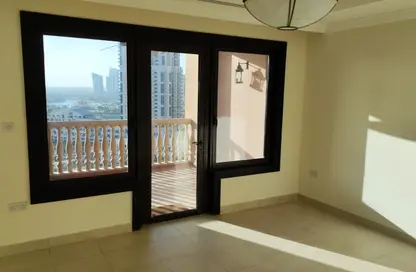 شقة - 2 غرف نوم - 3 حمامات للايجار في طريق بورتو الغربي - بورتو أرابيا - جزيرة اللؤلؤة - الدوحة