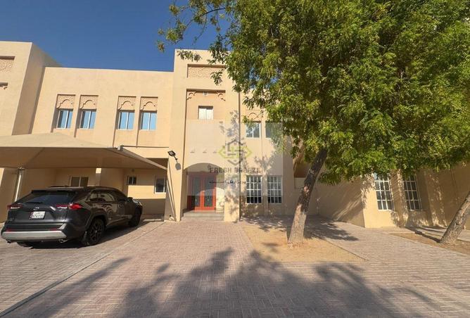 985338 - Property Image 2