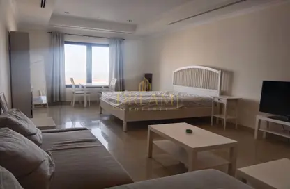 Apartment - Studio - 1 Bathroom for rent in Porto Arabia - The Pearl Island - Doha
