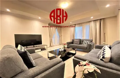 Apartment - 2 Bedrooms - 3 Bathrooms for rent in Sabban Towers - Porto Arabia - The Pearl Island - Doha