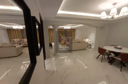 صورة لـ غرفة المعيشة / غرفة الطعام شقة - 2 غرف نوم - 3 حمامات للايجار في طريق بورتو الغربي - بورتو أرابيا - جزيرة اللؤلؤة - الدوحة ، صورة رقم 1