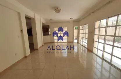 مجمع سكني - 4 غرف نوم - 5 حمامات للايجار في الهلال - الهلال - الدوحة