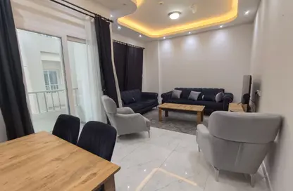 شقة - 2 غرف نوم - 3 حمامات للايجار في شارع تدمر - طريق المطار القديم - الدوحة