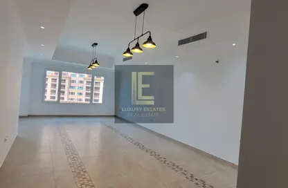 Apartment - 2 Bedrooms - 3 Bathrooms for rent in West Porto Drive - Porto Arabia - The Pearl Island - Doha