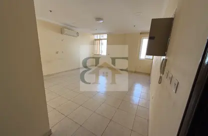 Apartment - 3 Bedrooms - 3 Bathrooms for rent in Al Nasr Street - Al Nasr - Doha