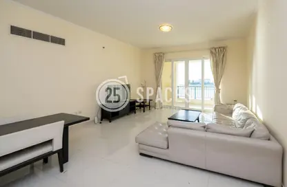 Townhouse - 2 Bedrooms - 3 Bathrooms for rent in Viva East - Viva Bahriyah - The Pearl Island - Doha