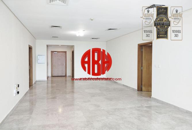 Apartment - 2 Bedrooms - 3 Bathrooms for rent in Zig Zag Tower A - Zig Zag Towers - West Bay - Doha
