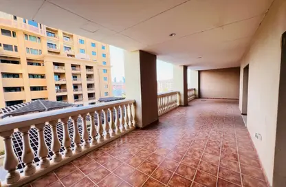 Apartment - 2 Bedrooms - 3 Bathrooms for rent in East Porto Drive - Porto Arabia - The Pearl Island - Doha