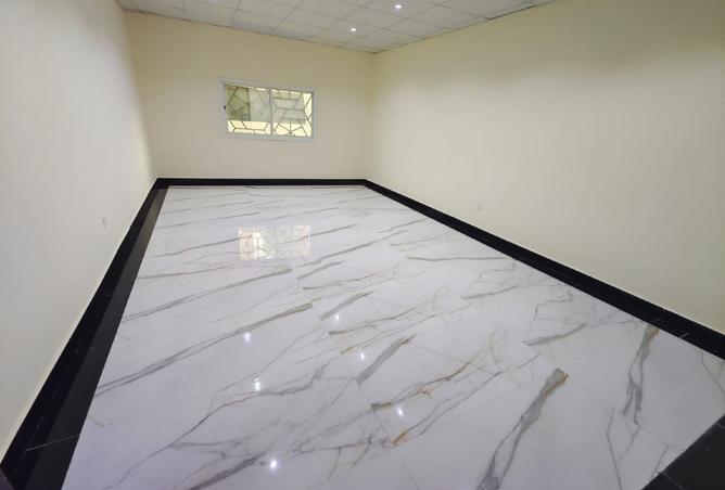 954668 - Property Image 2