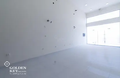 Shop - Studio - 1 Bathroom for rent in Al Rayyan Road - Al Sadd - Doha