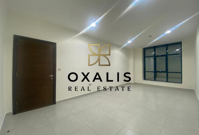 912099 - Property Image 3