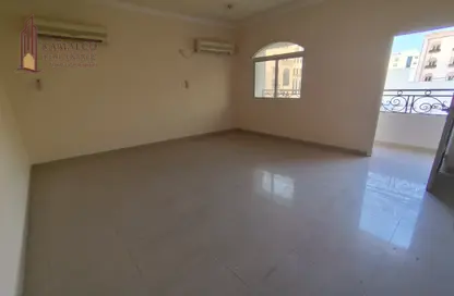 Apartment - 2 Bedrooms - 2 Bathrooms for rent in Umm Ghuwalina - Umm Ghuwailina - Doha