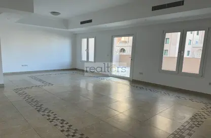 Apartment - 3 Bedrooms - 4 Bathrooms for rent in Piazza Arabia - Porto Arabia - The Pearl Island - Doha