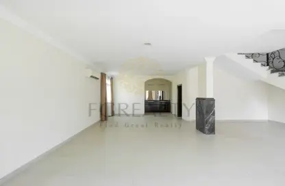 مجمع سكني - 3 غرف نوم - 4 حمامات للبيع في فلل عين خالد - عين خالد - الدوحة