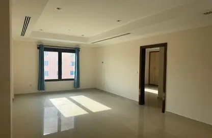 Apartment - 1 Bedroom - 2 Bathrooms for rent in West Porto Drive - Porto Arabia - The Pearl Island - Doha