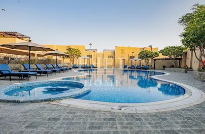صورة لـ حوض سباحة شقة - 3 غرف نوم - 4 حمامات للايجار في الوعب - الوعب - الدوحة ، صورة رقم 1