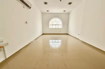 Apartment - 3 Bedrooms - 3 Bathrooms for rent in Al Mansoura - Al Mansoura - Doha