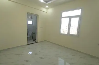 Apartment - 2 Bedrooms - 2 Bathrooms for rent in Bin Omran - Fereej Bin Omran - Doha